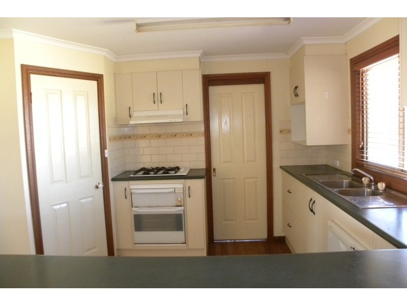 32 Pine Road, Young NSW 2594