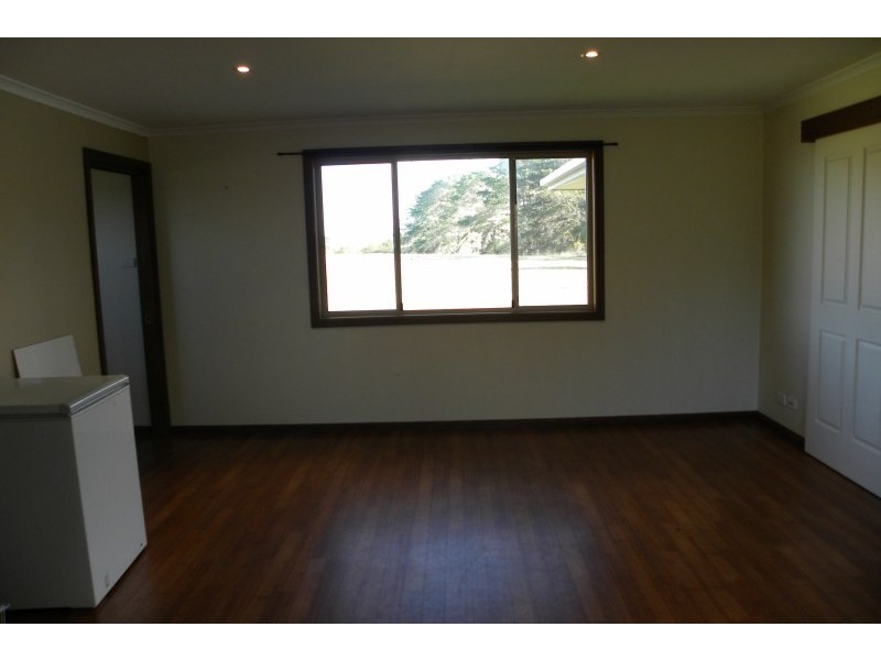 32 Pine Road, Young NSW 2594