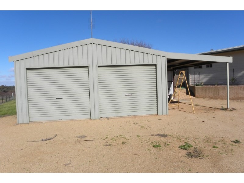 32 Pine Road, Young NSW 2594