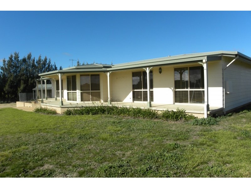 32 Pine Road, Young NSW 2594