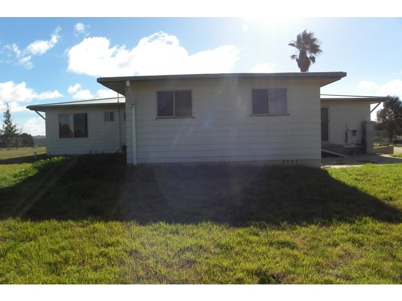 32 Pine Road, Young NSW 2594