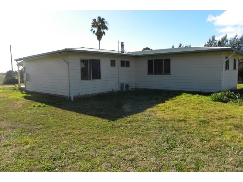 32 Pine Road, Young NSW 2594