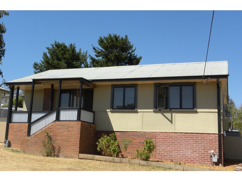 112 Berthong Street, Young NSW 2594