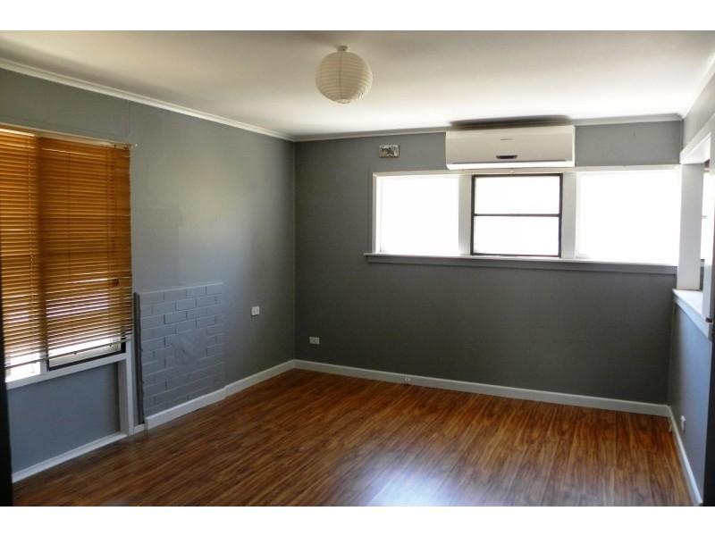 112 Berthong Street, Young NSW 2594