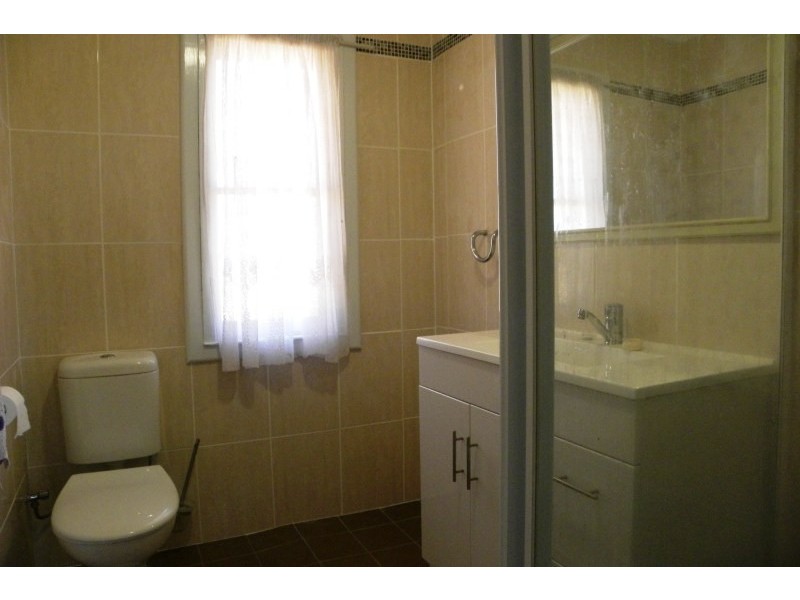 112 Berthong Street, Young NSW 2594