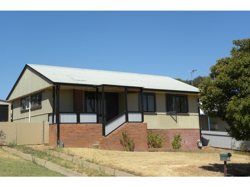 112 Berthong Street, Young NSW 2594