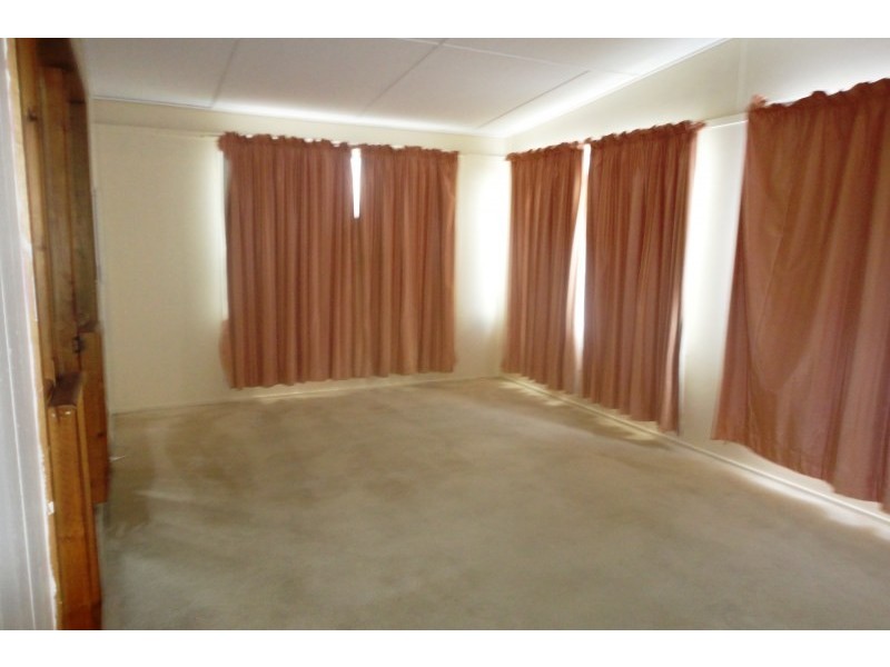 12 Milong Street, Young NSW 2594