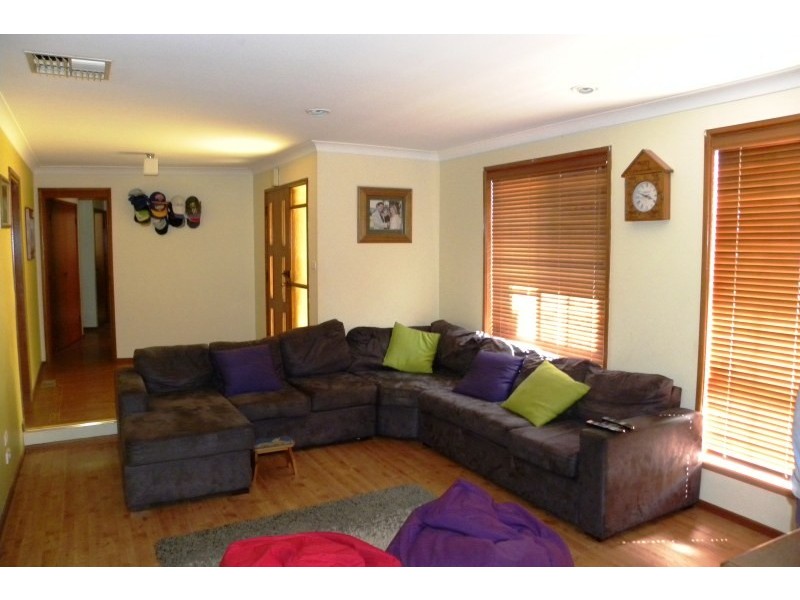 89 Fontenoy Street, Young NSW 2594