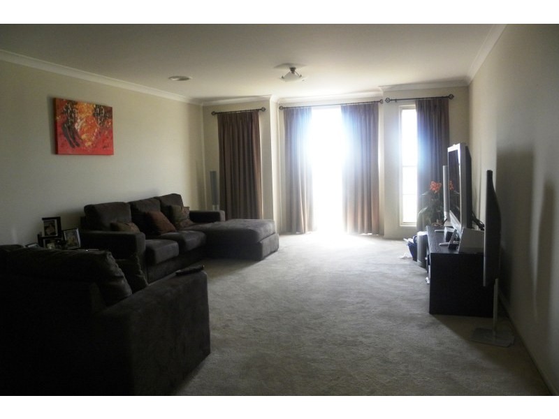 14 Settlers Place, Young NSW 2594