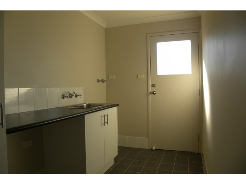 14 Settlers Place, Young NSW 2594