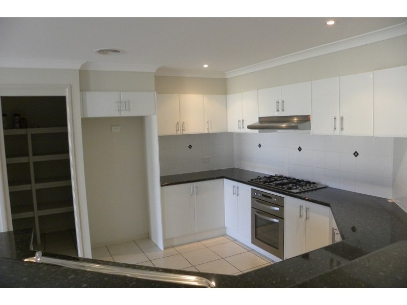 14 Settlers Place, Young NSW 2594