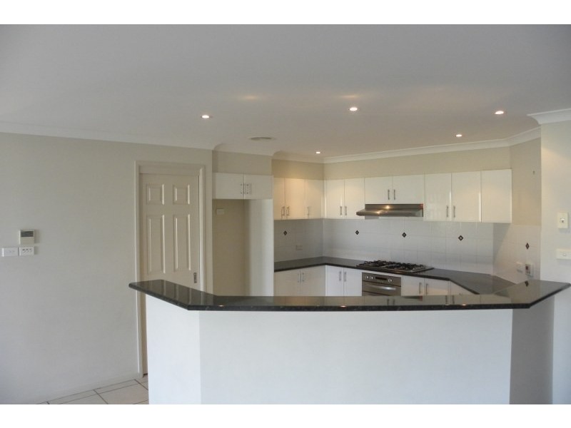 14 Settlers Place, Young NSW 2594