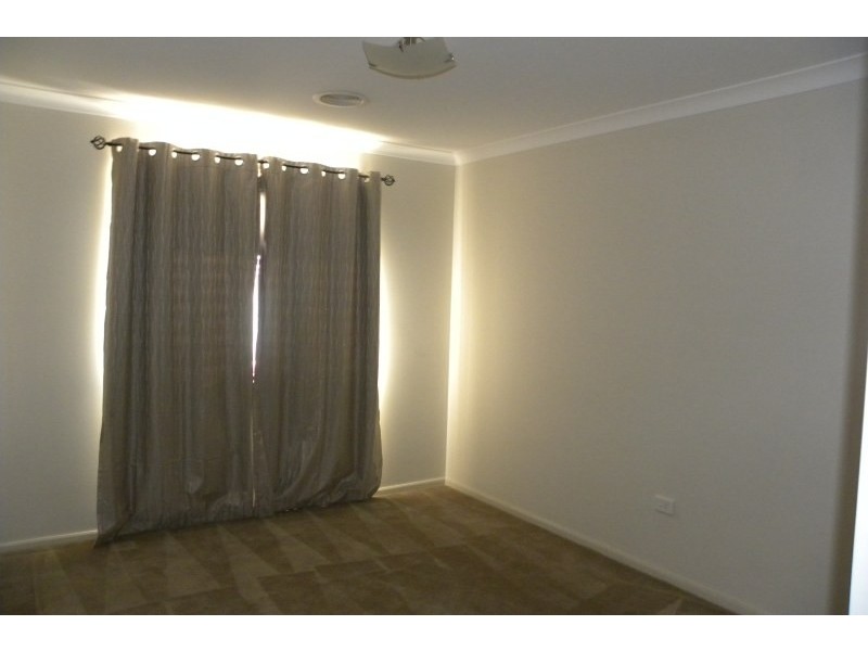 14 Settlers Place, Young NSW 2594