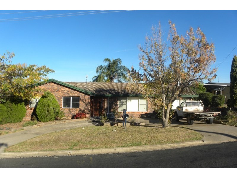 72 Blackett Avenue, Young NSW 2594