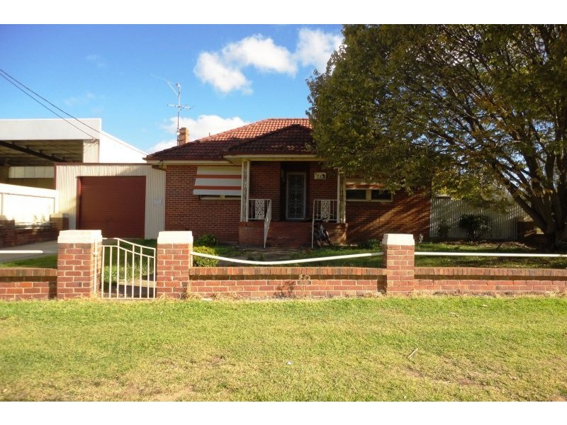 344 Boorowa Street, Young NSW 2594