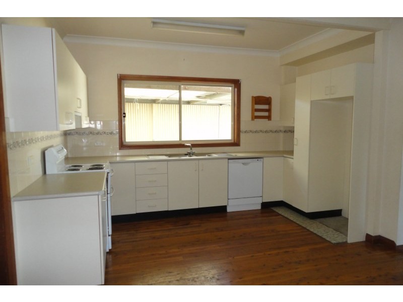 344 Boorowa Street, Young NSW 2594