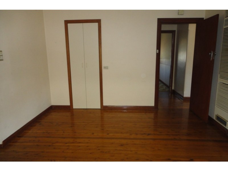 344 Boorowa Street, Young NSW 2594