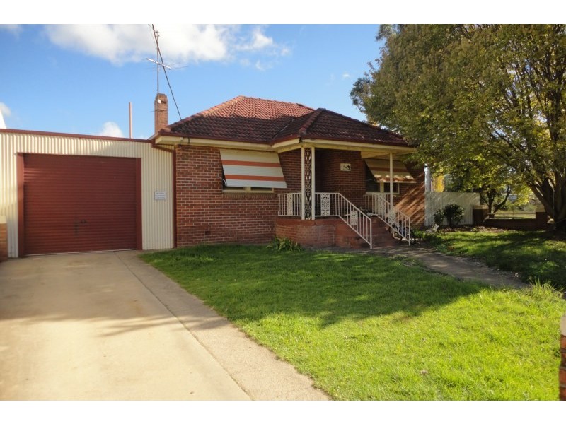 344 Boorowa Street, Young NSW 2594