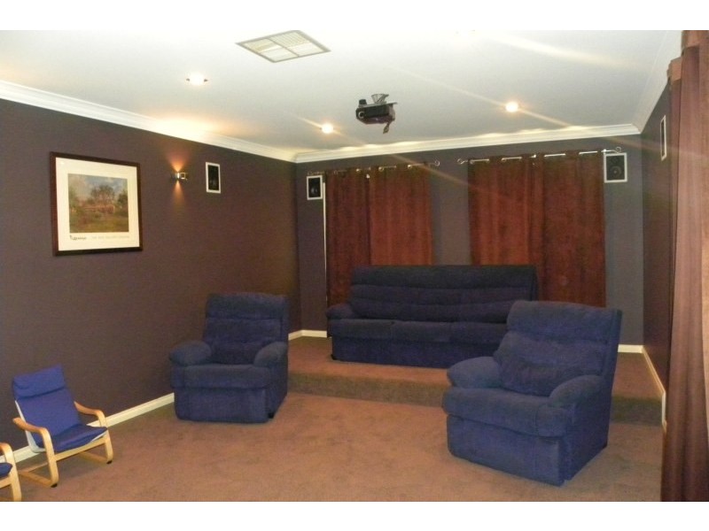 6 Jake Miller Place, Young NSW 2594