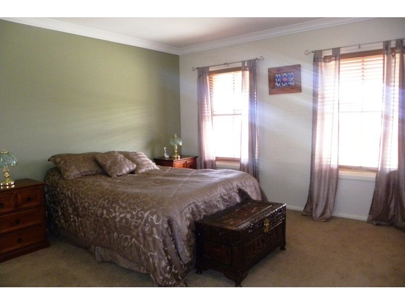 6 Jake Miller Place, Young NSW 2594