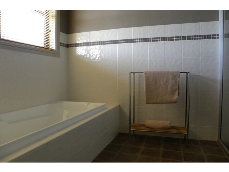 1 Bonnington Road, Young NSW 2594