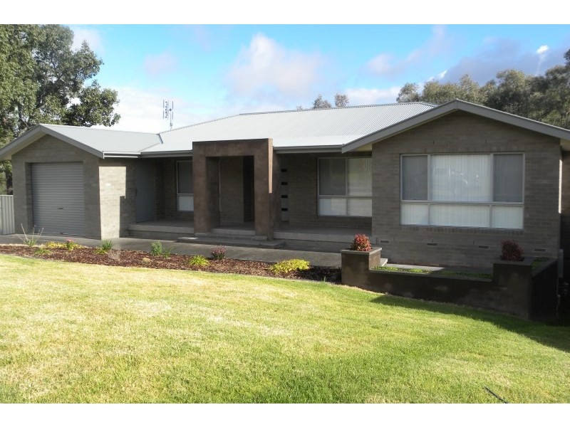 17 Henry Place, Young NSW 2594