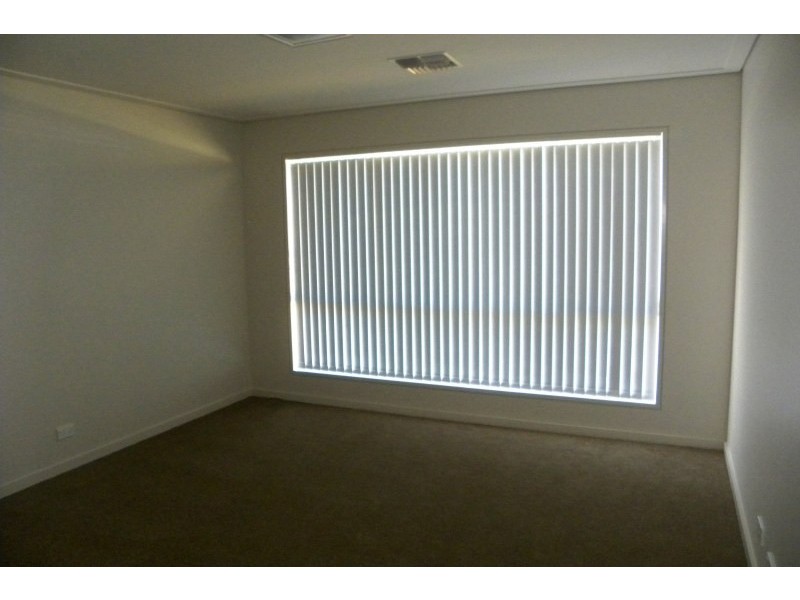 17 Henry Place, Young NSW 2594