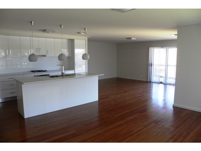 17 Henry Place, Young NSW 2594