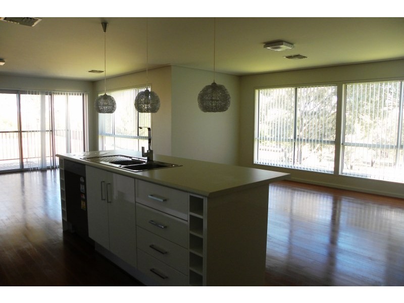 17 Henry Place, Young NSW 2594