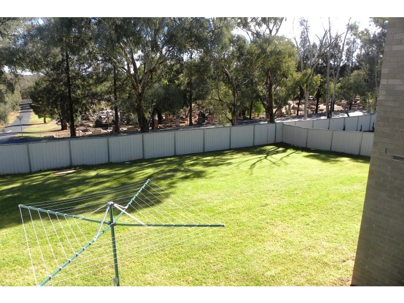 17 Henry Place, Young NSW 2594