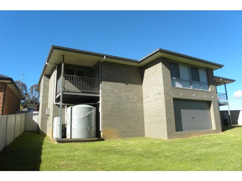 17 Henry Place, Young NSW 2594