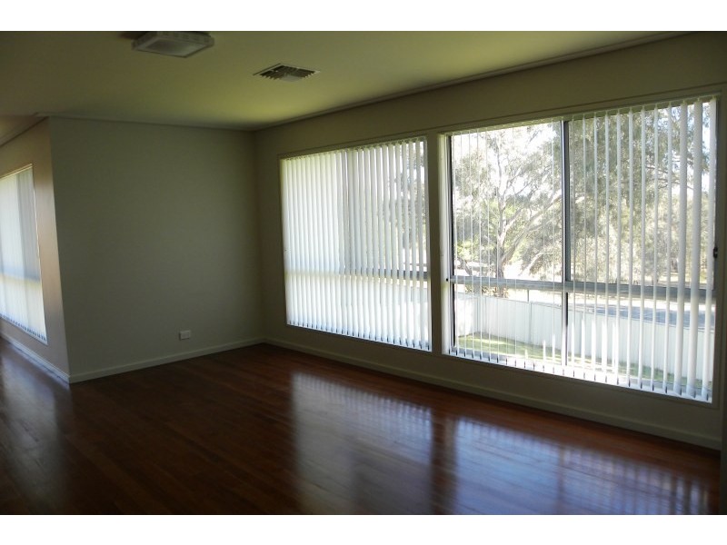 17 Henry Place, Young NSW 2594