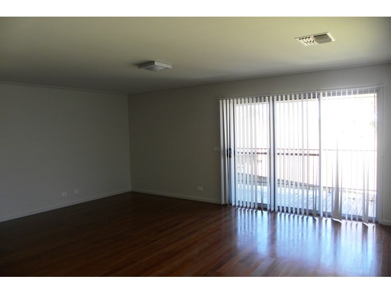 17 Henry Place, Young NSW 2594