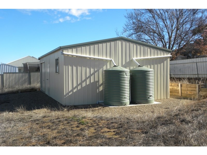 24 Pineview Circuit, Young NSW 2594