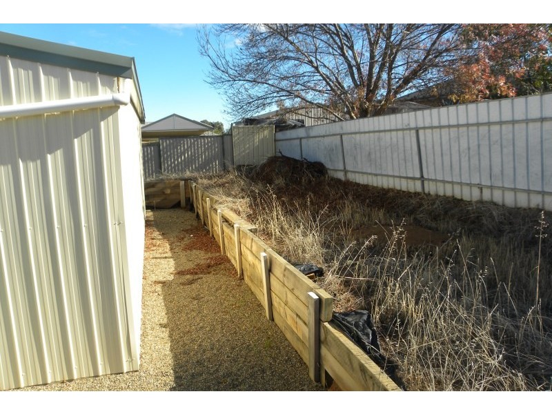 24 Pineview Circuit, Young NSW 2594