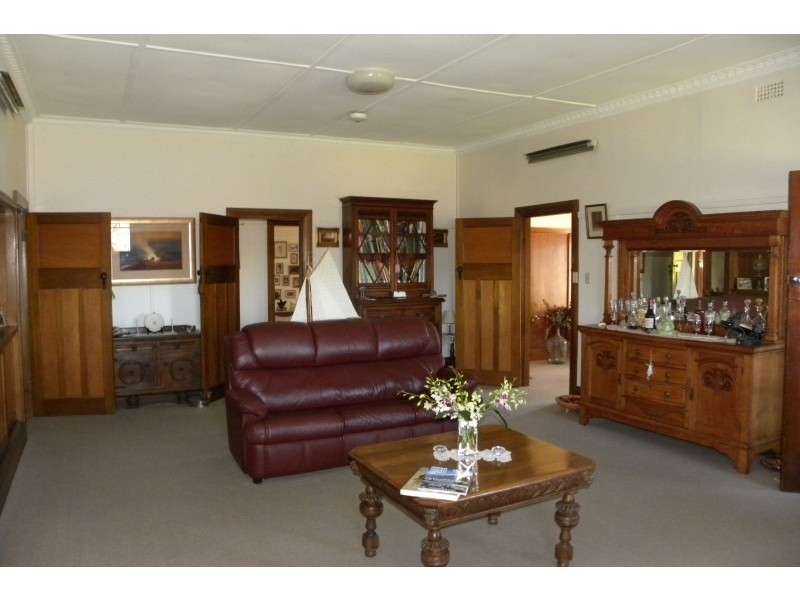 40 Tout Place, Young NSW 2594