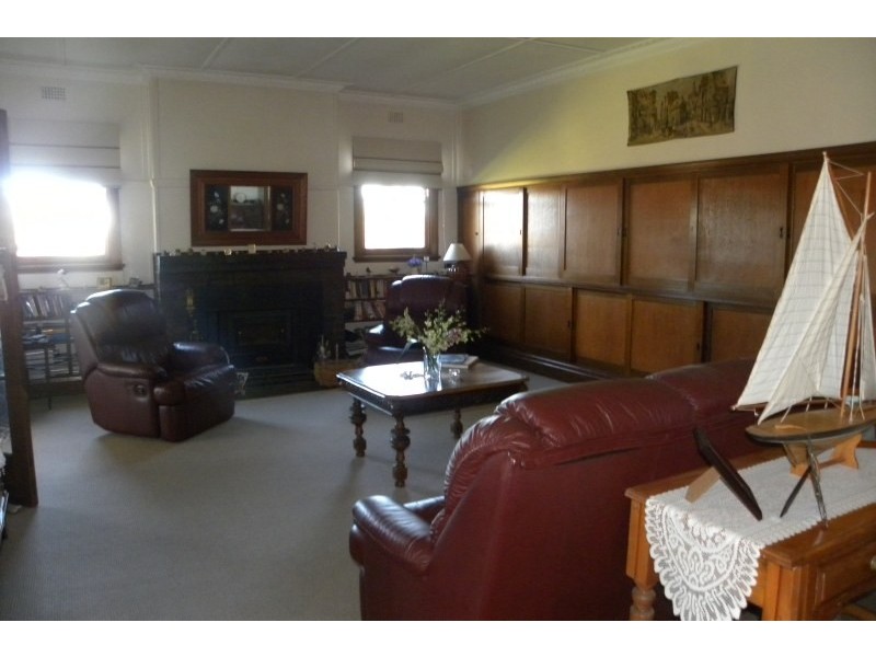 40 Tout Place, Young NSW 2594