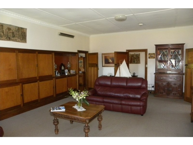 40 Tout Place, Young NSW 2594