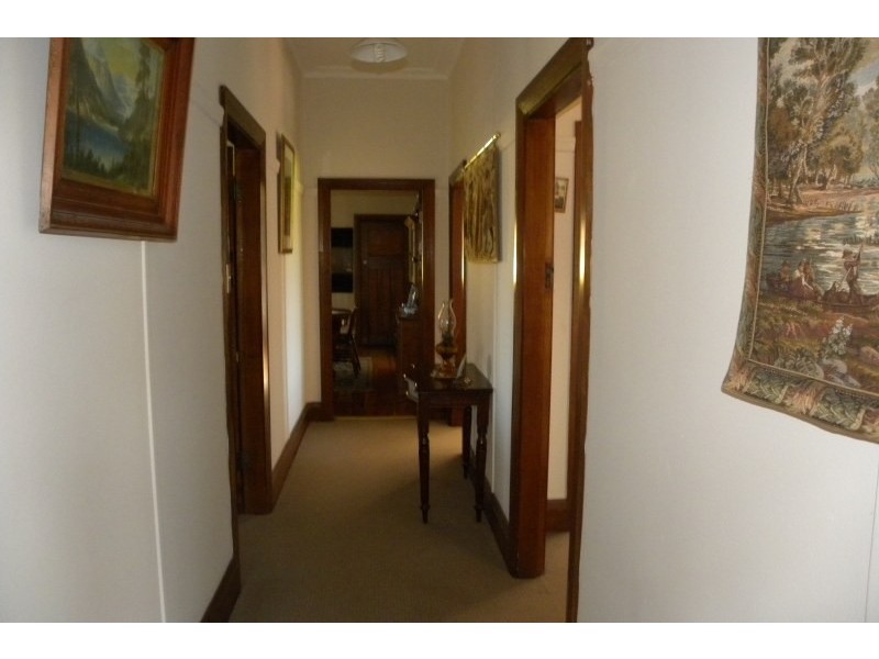 40 Tout Place, Young NSW 2594