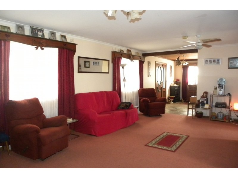 21 Pitstone Lane, Young NSW 2594