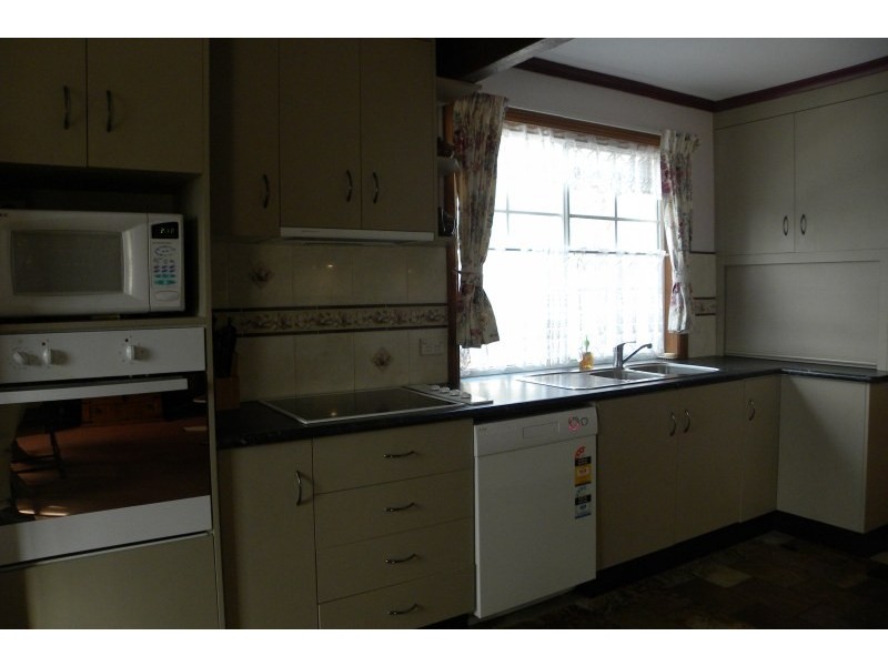 21 Pitstone Lane, Young NSW 2594