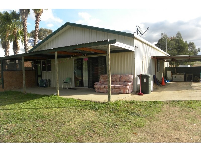 21 Pitstone Lane, Young NSW 2594