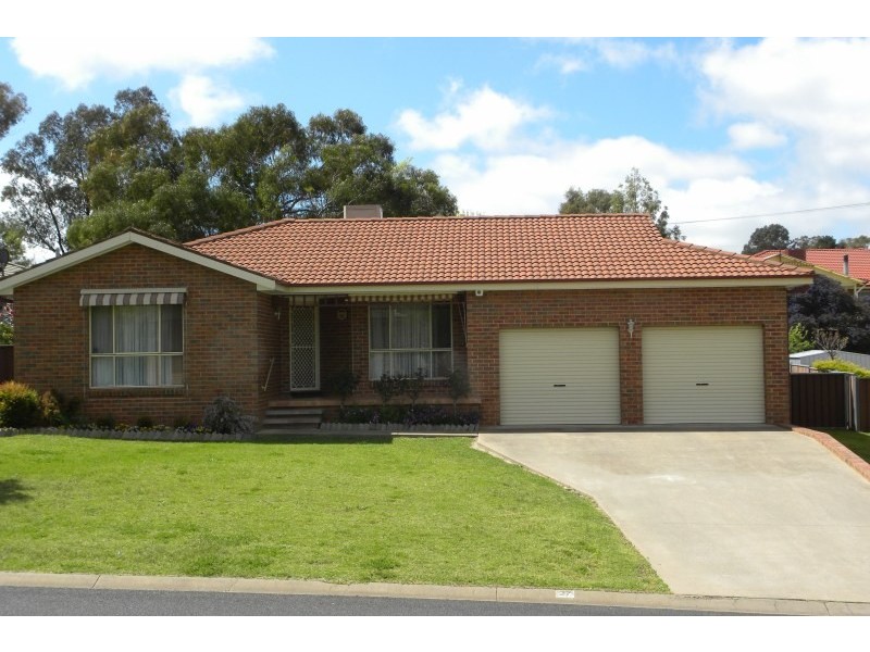 27 Mcnarry Place, Young NSW 2594