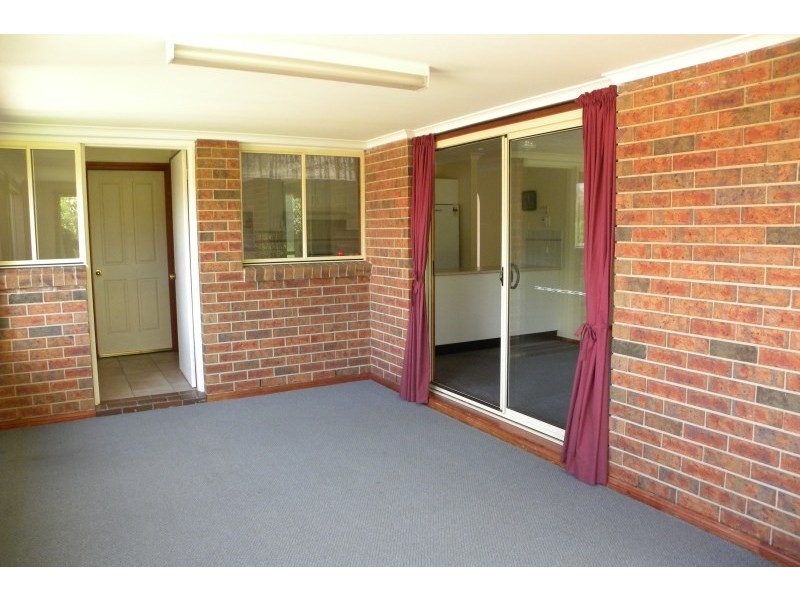 27 Mcnarry Place, Young NSW 2594