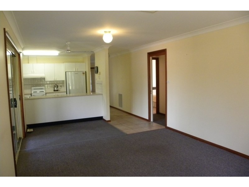 27 Mcnarry Place, Young NSW 2594