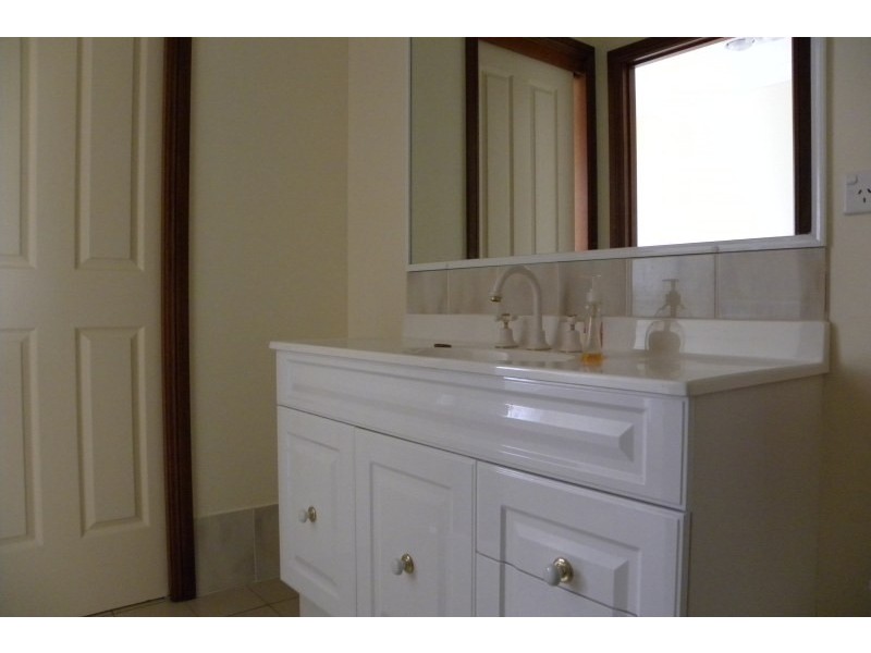 27 Mcnarry Place, Young NSW 2594