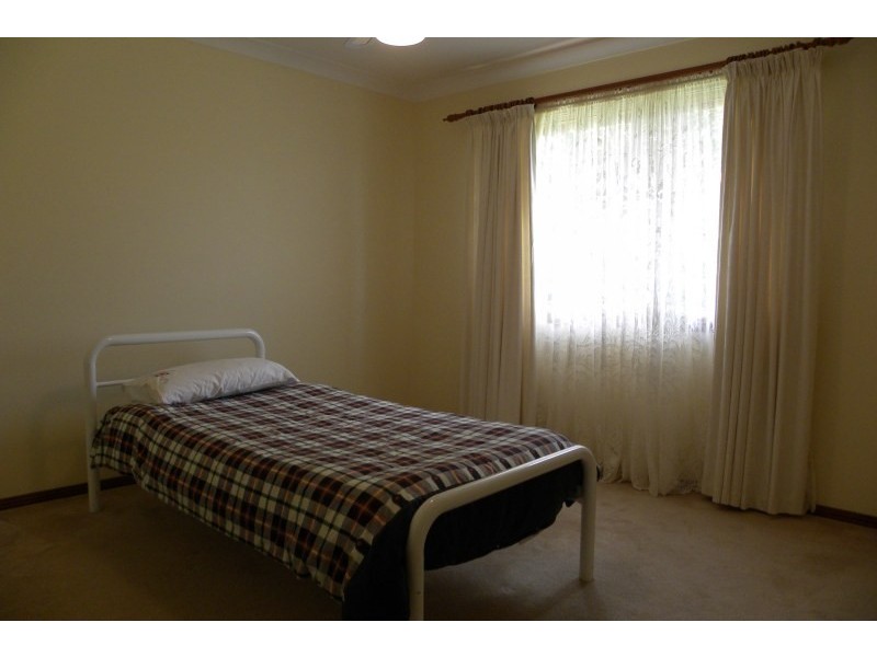 27 Mcnarry Place, Young NSW 2594
