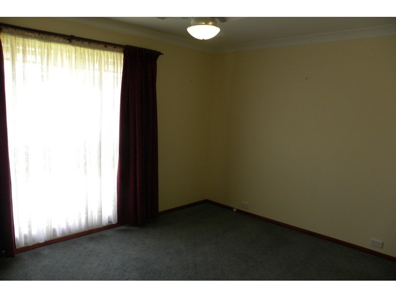 27 Mcnarry Place, Young NSW 2594