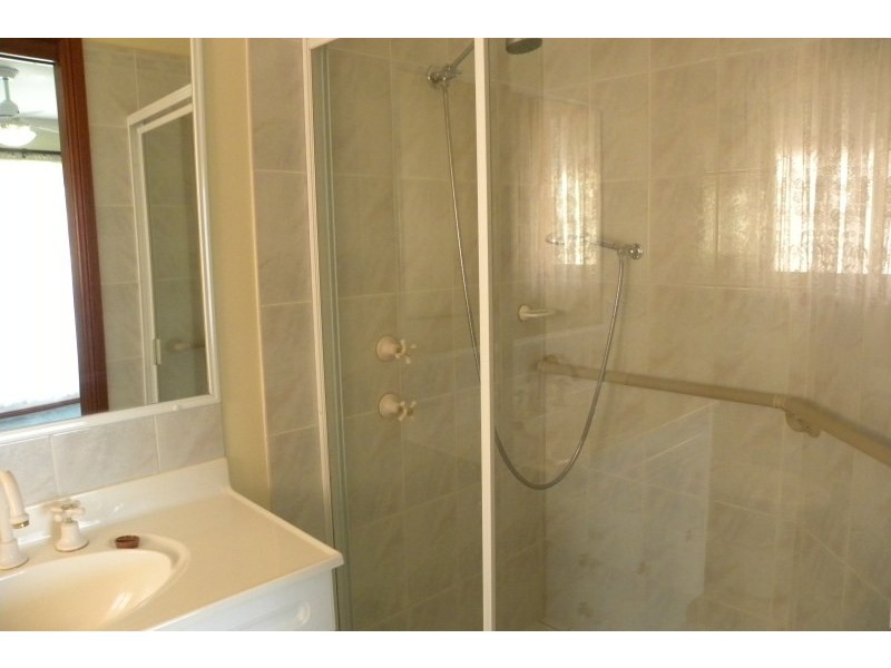 27 Mcnarry Place, Young NSW 2594