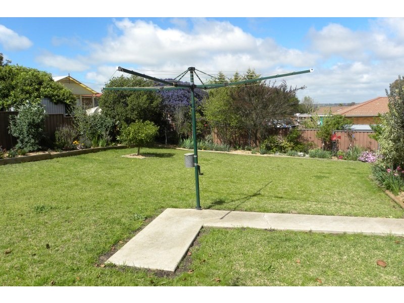 27 Mcnarry Place, Young NSW 2594